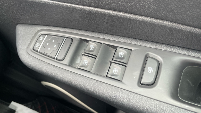 Renault Captur 0.9 TCE 90 Play 5dr Petrol Hatchback